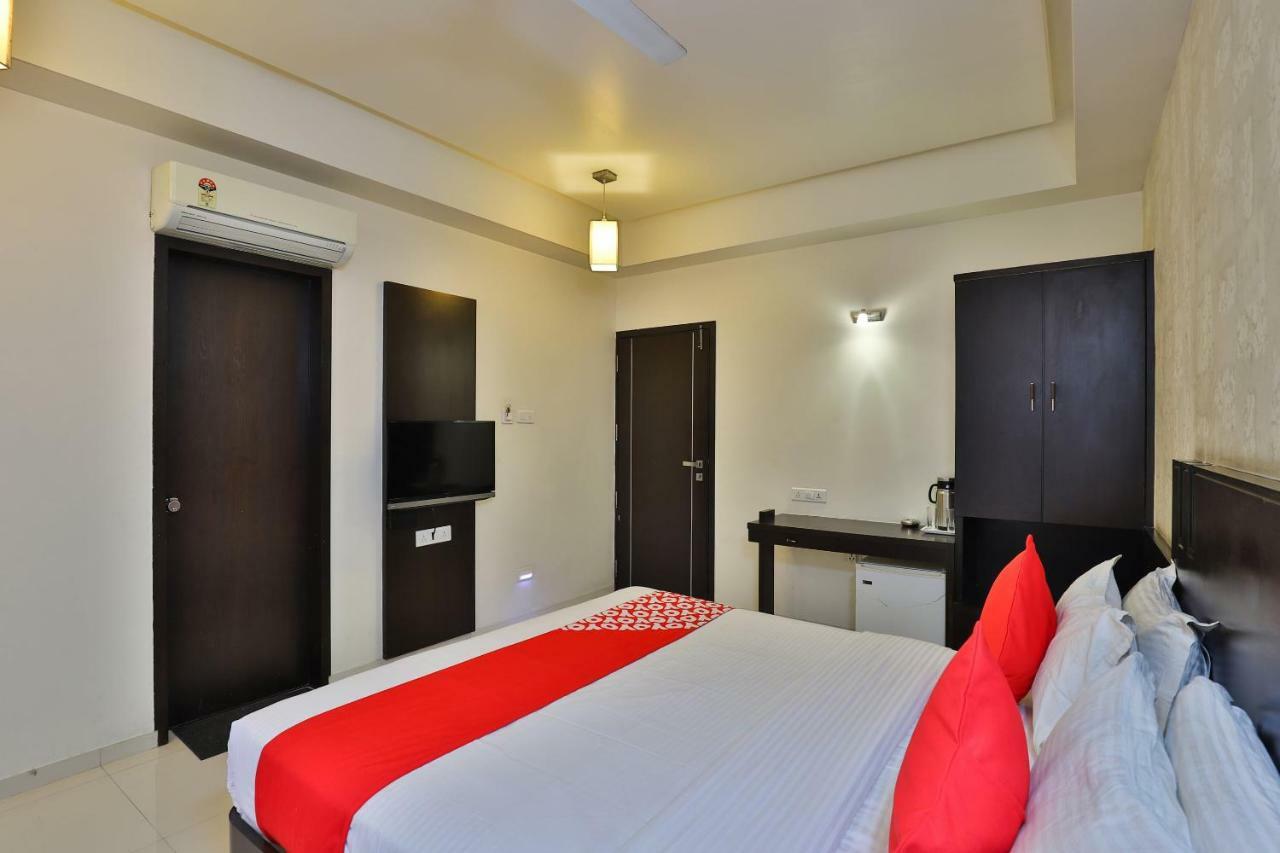 Hotel Magnum Inn Джунагадх Экстерьер фото